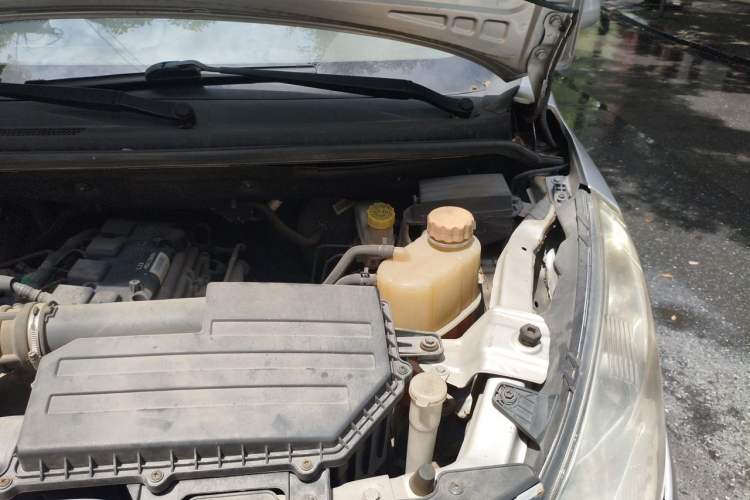 Used Wuling Rongguang V 2018 1.5L Standard Version Engine Bay Left
