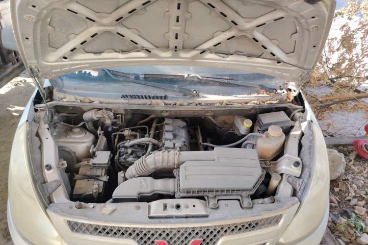 Used Wuling Rongguang V 2018 1.5L Practical Version Engine Bay