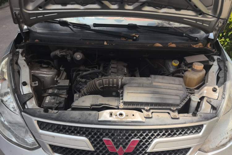 Used Wuling Rongguang V 2018 1.5L Practical Version Engine Bay