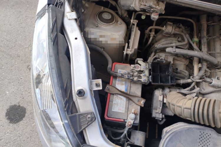Used Wuling Rongguang V 2018 1.5L Standard Version Engine Bay Right