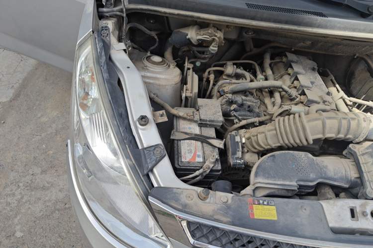 Used Wuling Rongguang V 2018 1.5L Standard Version Engine Bay Right