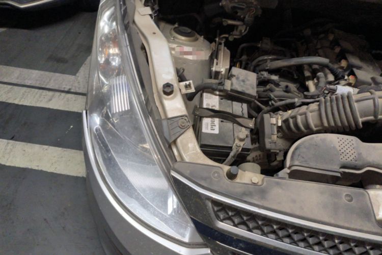 Used Wuling Rongguang V 2018 1.5L Standard Version Engine Bay Right