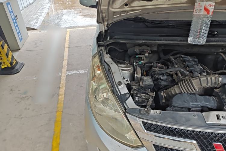 Used Wuling Rongguang V 2018 1.5L Standard Version Engine Bay Right