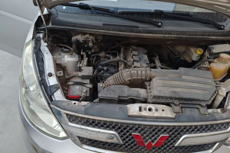 Used Wuling Rongguang V 2018 1.5L Standard Version Engine Bay Right