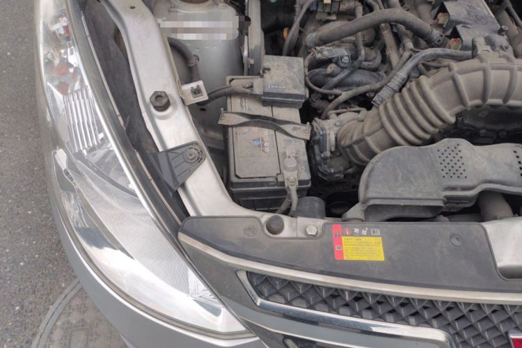 Used Wuling Rongguang V 2018 1.5L Standard Version Engine Bay Right