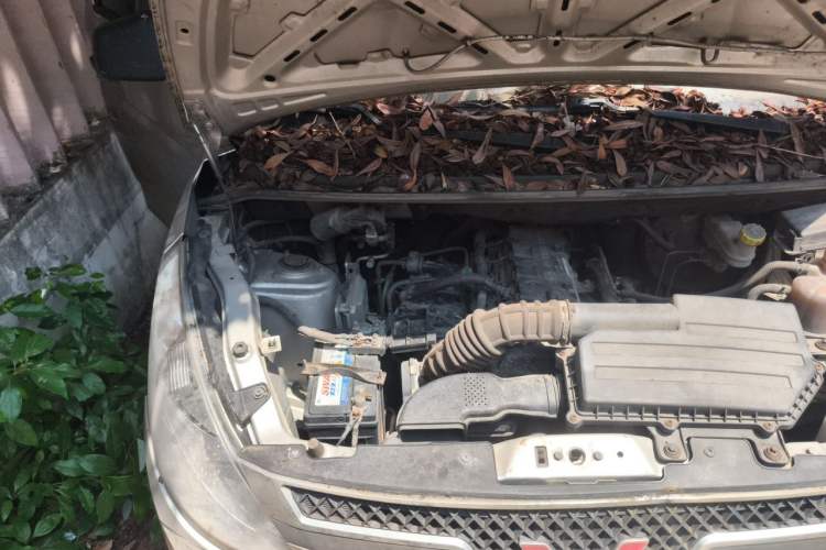 Used Wuling Rongguang V 2018 1.5L Practical Version Engine Bay Right