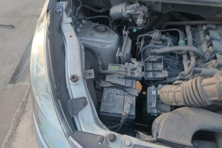 Used Wuling Rongguang V 2018 1.5L Practical Version Engine Bay Right