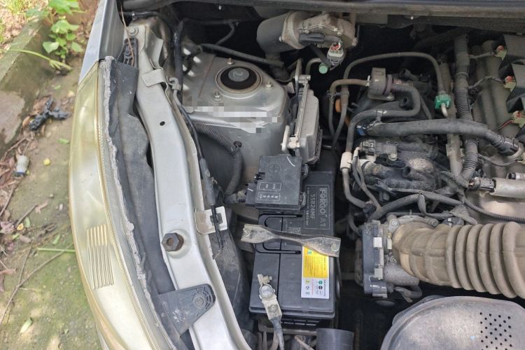 Used Wuling Rongguang V 2018 1.5L Standard Version Engine Bay Right