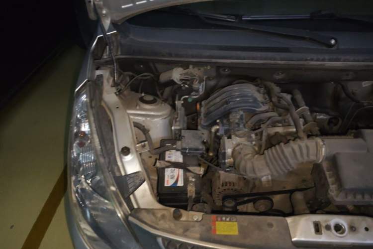 Used Wuling Rongguang V 2018 1.2L Standard Model Engine Bay Right
