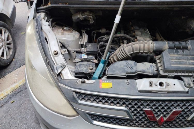 Used Wuling Rongguang V 2018 1.5L Practical Version Engine Bay Right