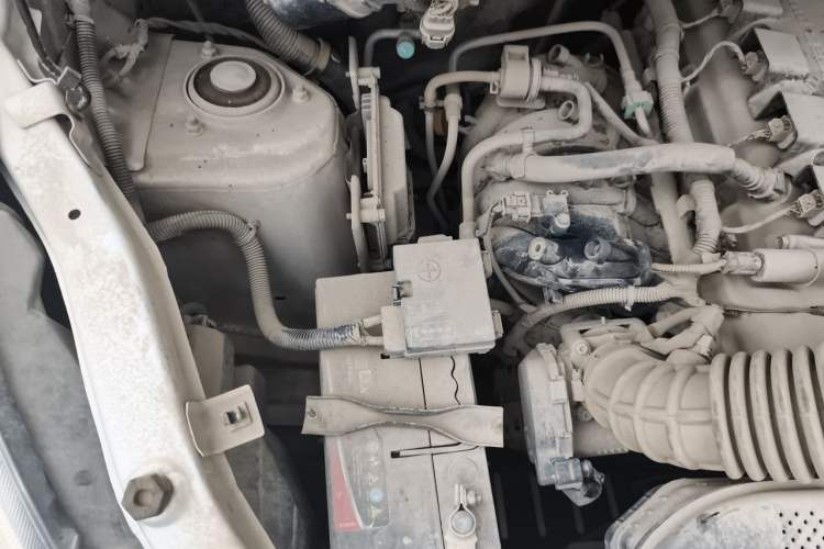 Used Wuling Rongguang V 2018 1.5L Standard Version Engine Bay Right