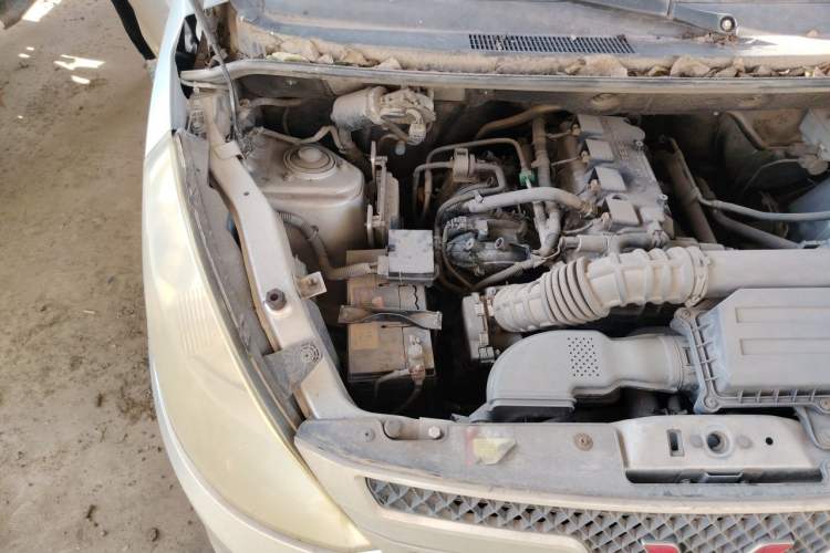 Used Wuling Rongguang V 2018 1.5L Practical Version Engine Bay Right