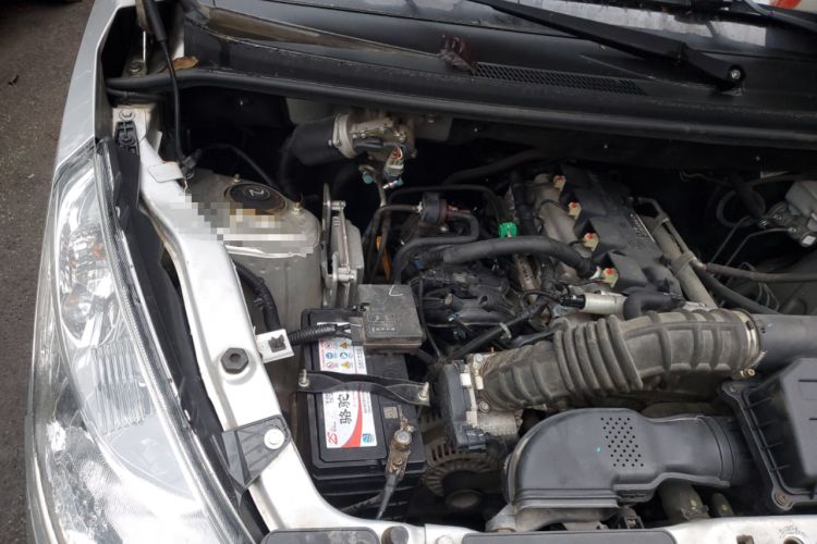 Used Wuling Rongguang V 2018 1.5L Practical Version Engine Bay Right