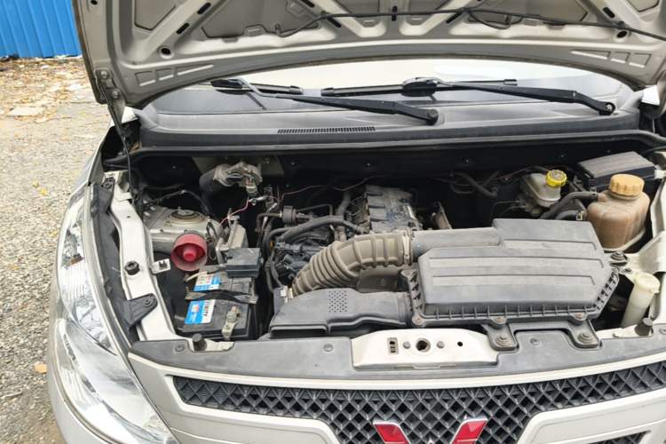 Used Wuling Rongguang V 2018 1.5L Practical Version Engine Bay Right