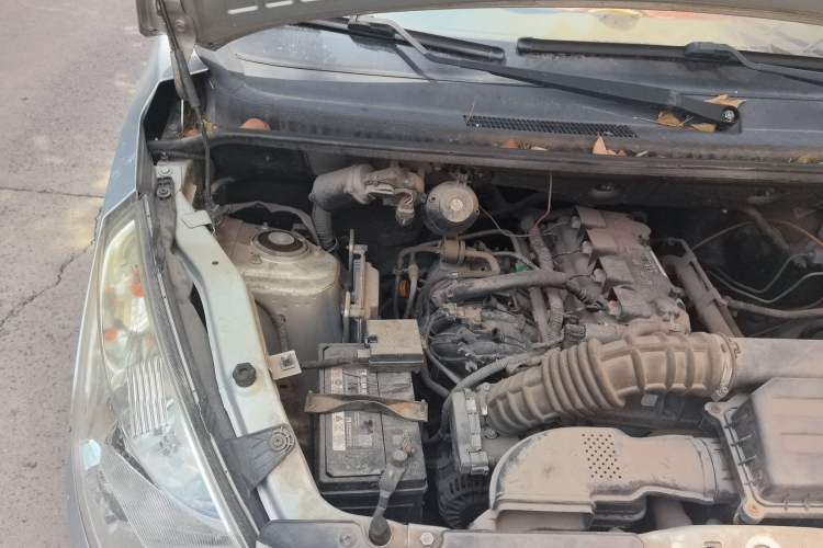 Used Wuling Rongguang V 2018 1.5L Practical Version Engine Bay Right