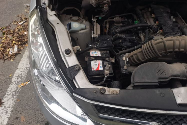 Used Wuling Rongguang V 2018 1.5L Standard Version Engine Bay Right