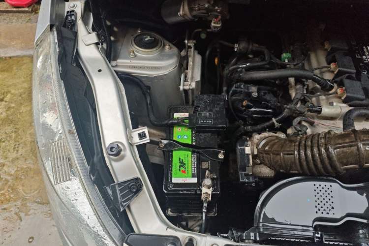 Used Wuling Rongguang V 2018 1.5L Practical Version Engine Bay Right