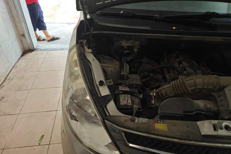 Used Wuling Rongguang V 2018 1.5L Standard Version Engine Bay Right