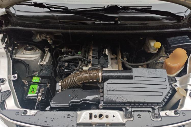 Used Wuling Rongguang V 2018 1.5L Practical Version Engine Bay
