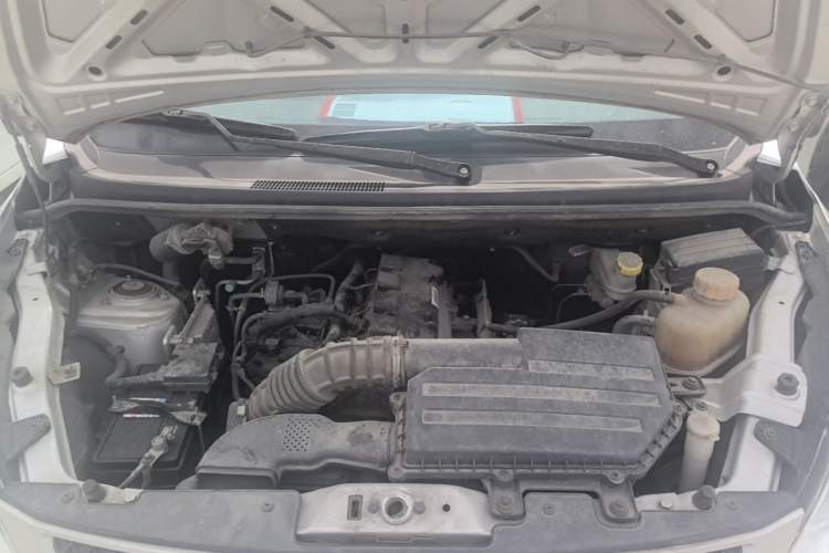 Used Wuling Rongguang V 2018 1.5L Practical Version Engine Bay