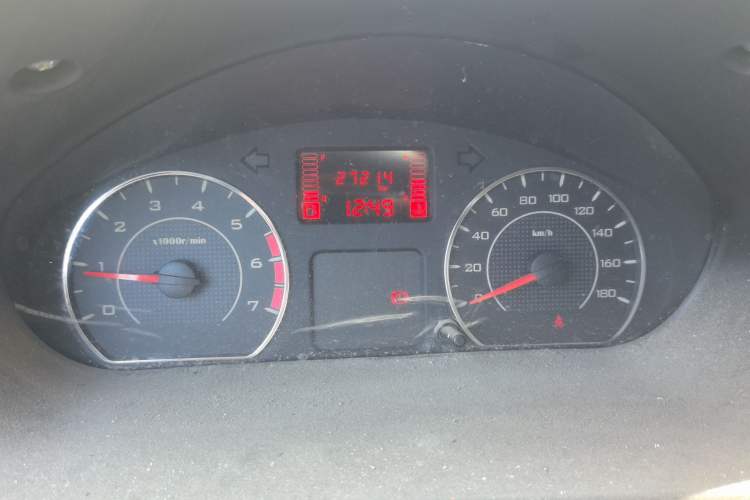 Used Wuling Rongguang V 2018 1.5L Practical Version Instrument Cluster