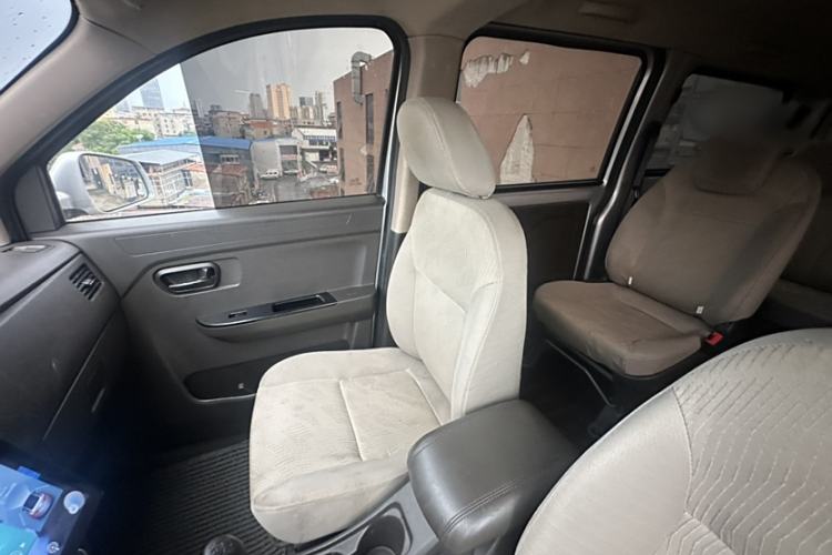 Used Wuling Rongguang V 2018 1.5L Standard Version Interior 11