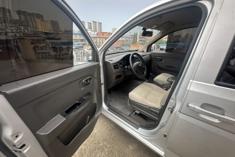 Used Wuling Rongguang V 2018 1.5L Standard Version Interior 12