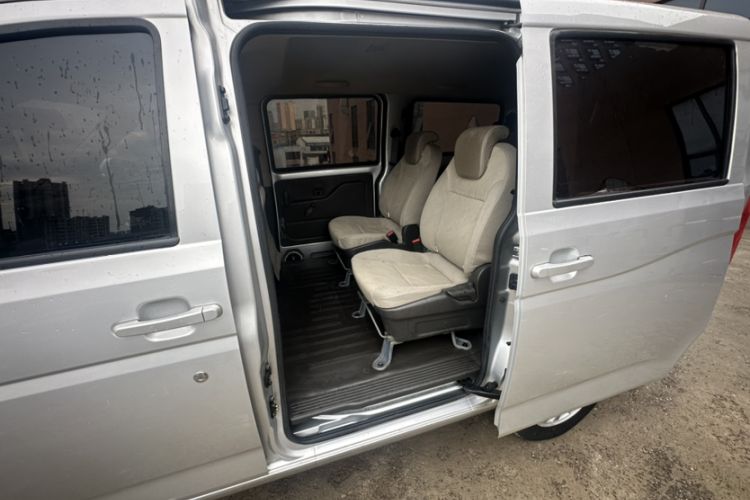 Used Wuling Rongguang V 2018 1.5L Standard Version Interior 14