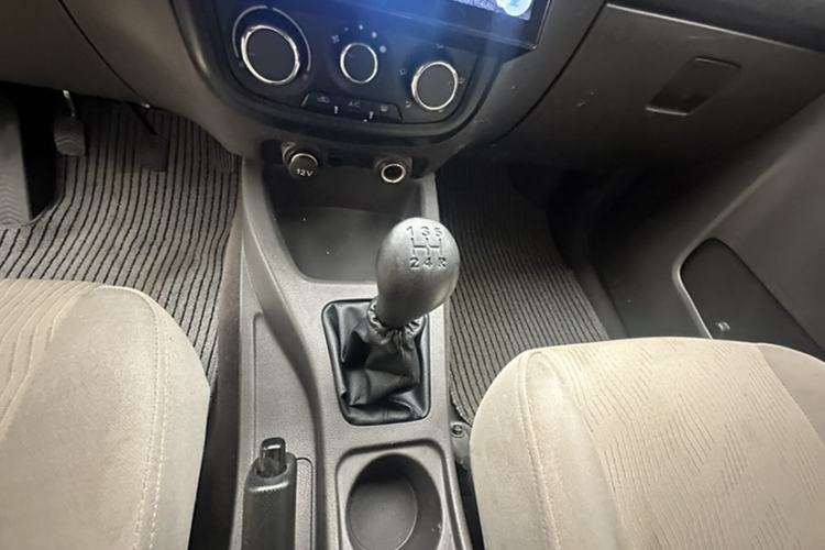 Used Wuling Rongguang V 2018 1.5L Standard Version Interior 3