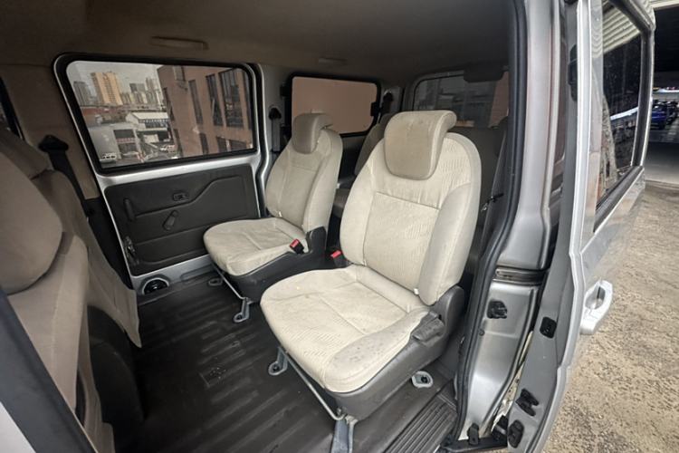 Used Wuling Rongguang V 2018 1.5L Standard Version Interior 4