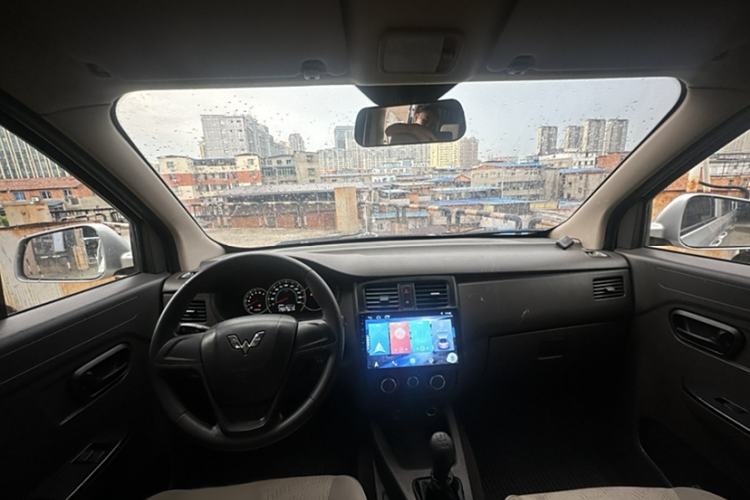 Used Wuling Rongguang V 2018 1.5L Standard Version Interior 5
