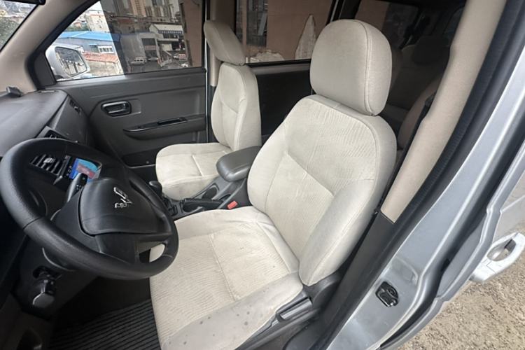 Used Wuling Rongguang V 2018 1.5L Standard Version Interior 7