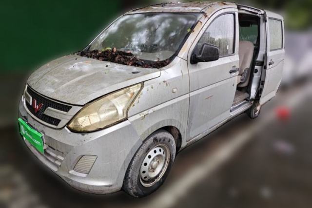 Używany Wuling Rongguang V 2018 1.5L Standard Version
