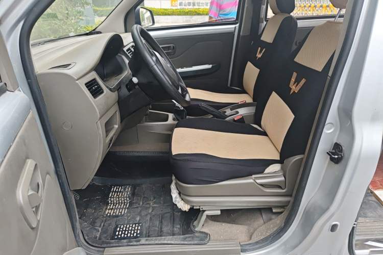 Used Wuling Rongguang V 2018 1.5L Practical Version Left Front Seat
