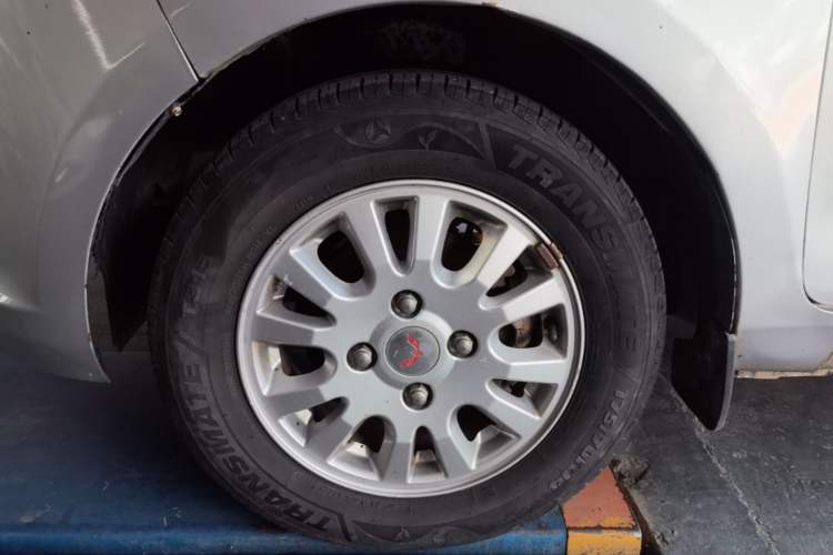Used Wuling Rongguang V 2018 1.5L Standard Version Left Front Wheel Hub