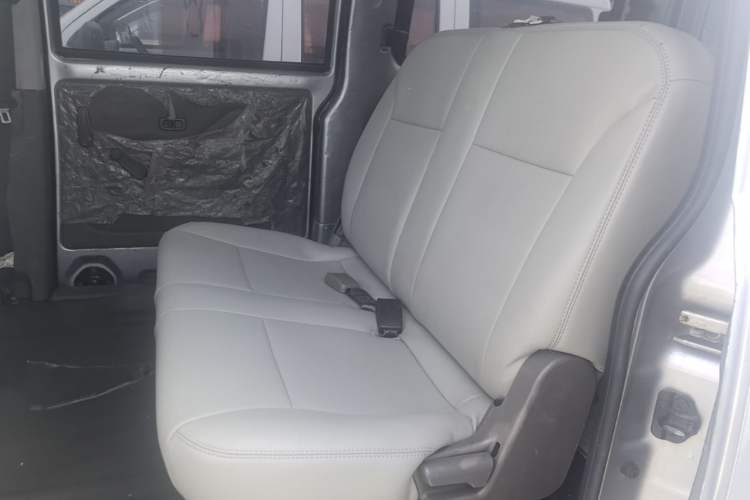 Used Wuling Rongguang V 2018 1.5L Practical Version Left Rear Seat
