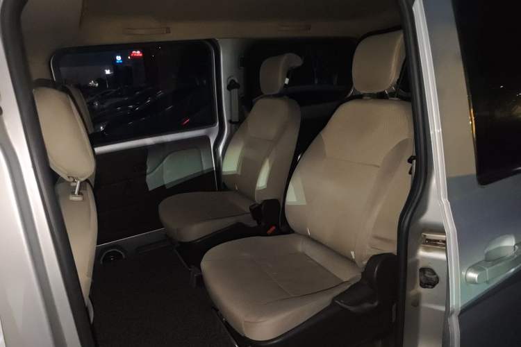 Used Wuling Rongguang V 2018 1.5L Standard Version Left Rear Seat