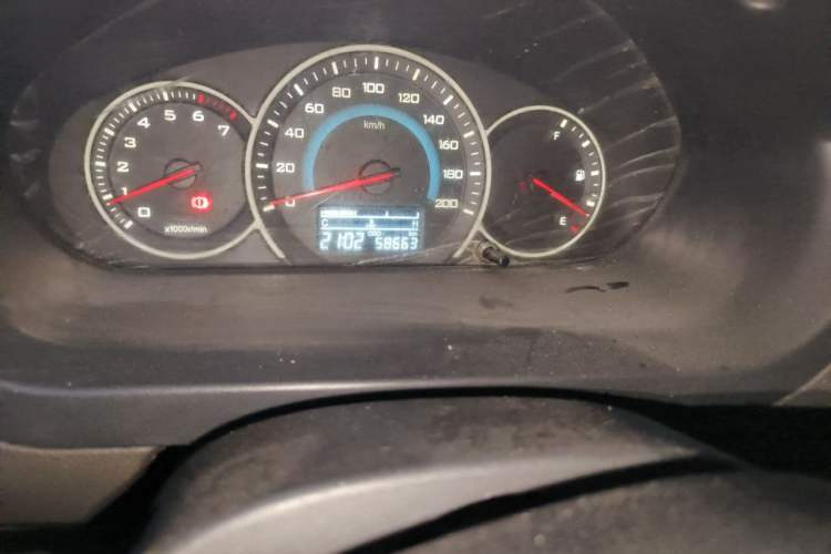Used Wuling Rongguang V 2018 1.2L Standard Model Odometer Close Up