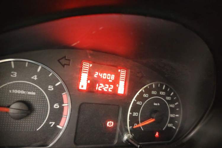 Used Wuling Rongguang V 2018 1.5L Practical Version Odometer Close Up