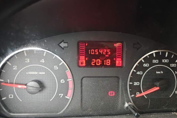 Used Wuling Rongguang V 2018 1.5L Practical Version Odometer Close Up