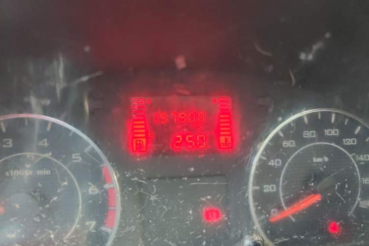 Used Wuling Rongguang V 2018 1.5L Practical Version Odometer Close Up