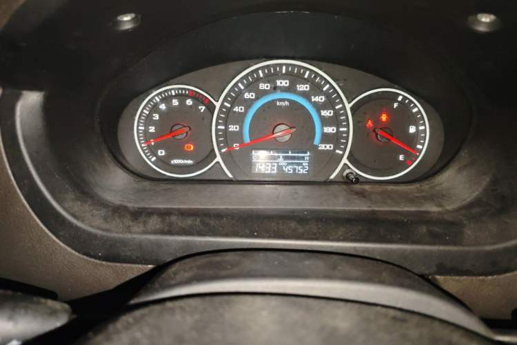 Used Wuling Rongguang V 2018 1.2L Standard Model Odometer Close Up