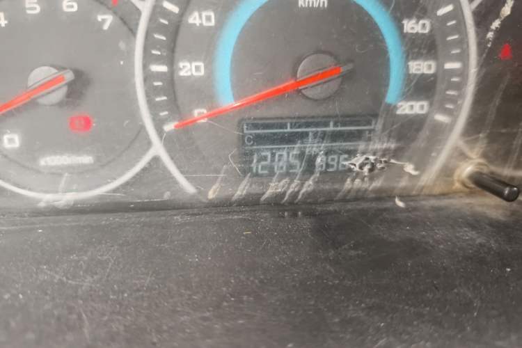 Used Wuling Rongguang V 2018 1.5L Standard Version Odometer Close Up