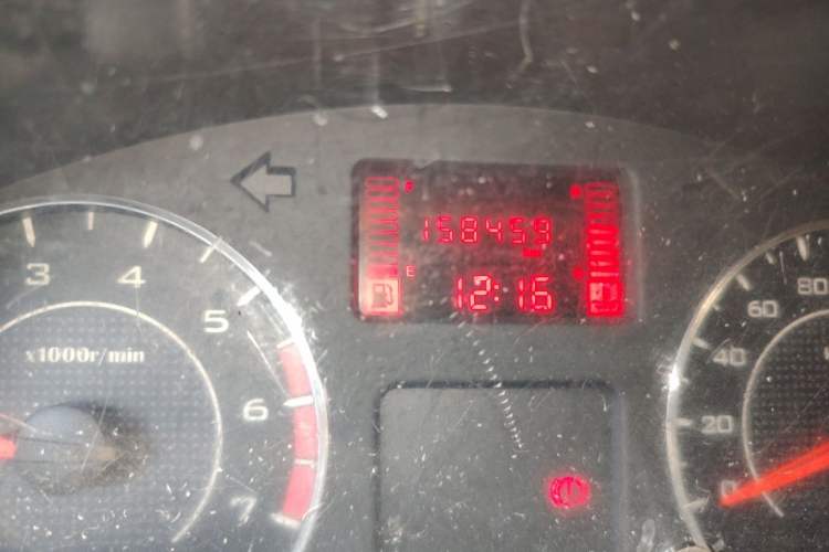 Used Wuling Rongguang V 2018 1.5L Practical Version Odometer Close Up