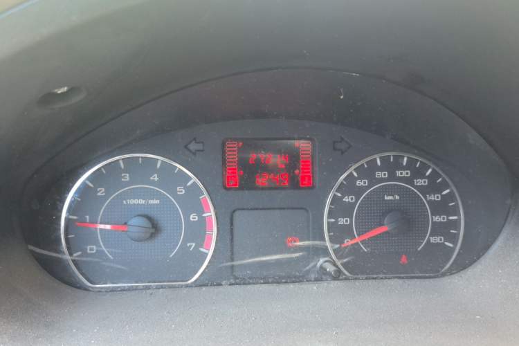 Used Wuling Rongguang V 2018 1.5L Practical Version Odometer Close Up