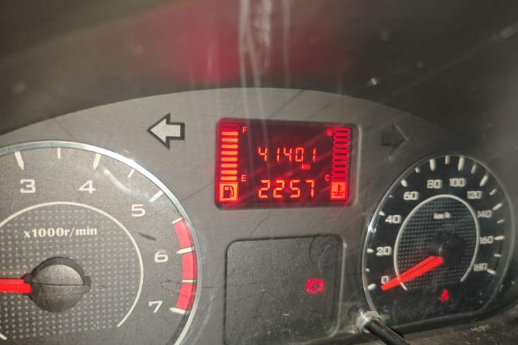 Used Wuling Rongguang V 2018 1.2L Practical Model Odometer Close Up