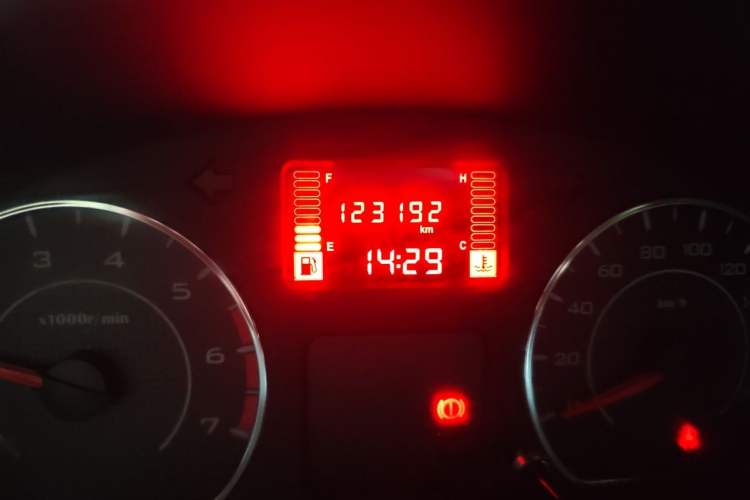 Used Wuling Rongguang V 2018 1.5L Practical Version Odometer Close Up