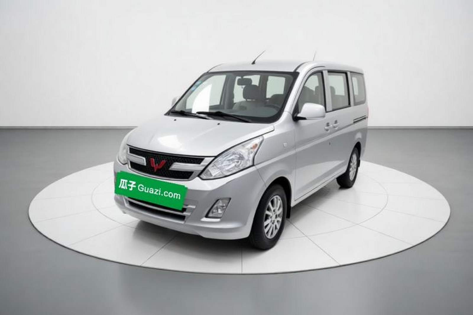 Фото Wuling с площадки