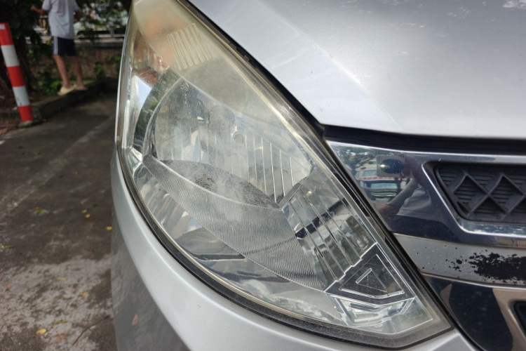 Used Wuling Rongguang V 2018 1.5L Standard Version Right Front Headlight