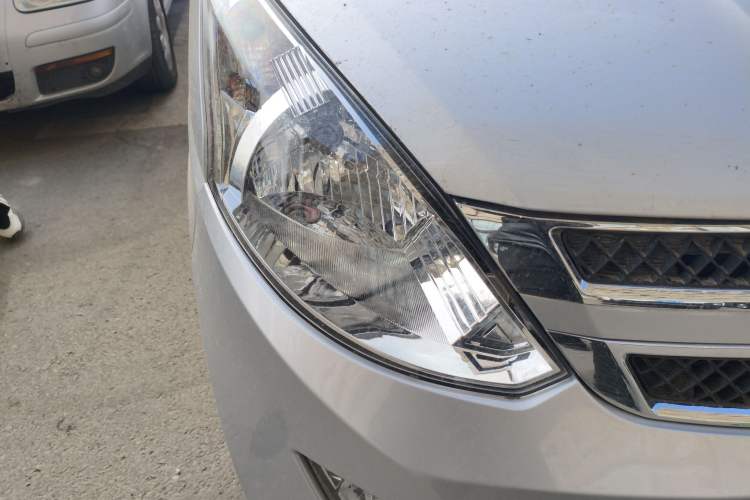 Used Wuling Rongguang V 2018 1.5L Standard Version Right Front Headlight